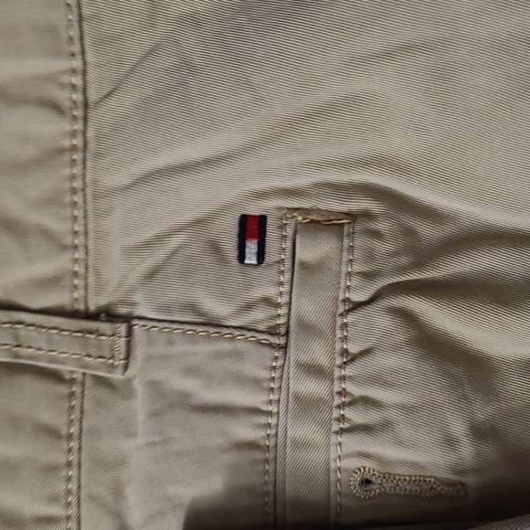 2 pairs mens khakis. 1 tommy hilfiger 1 columbia both 42x30 - Picture 5 of 5